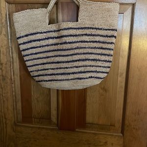 Vineyard vines straw bag. Gently used like new.